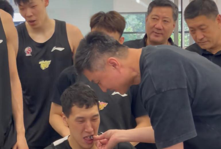 感谢队内的, 通过鼓掌来, http
