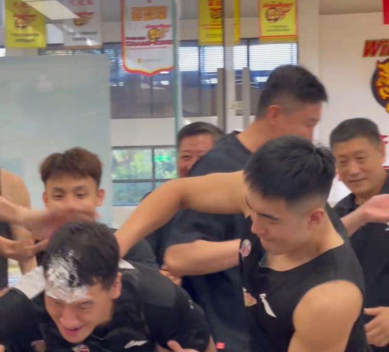 现在还不清, 此时杜锋还