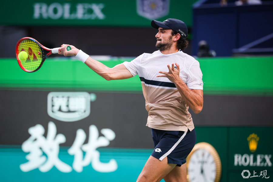 在场地内合, com